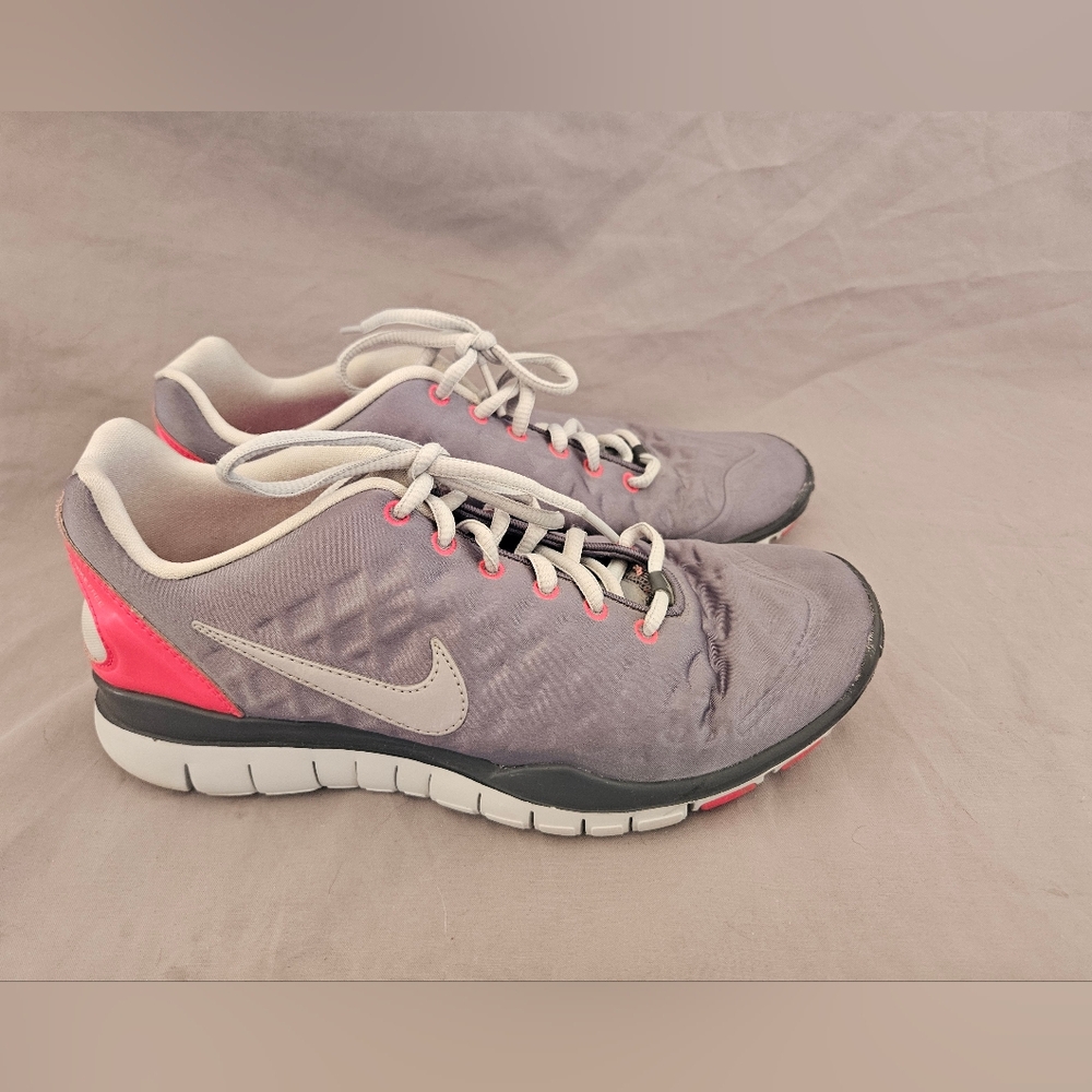 Nike Women's Sneakers in Gray and Pink